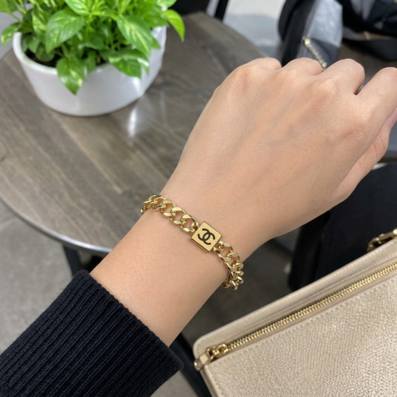 Unisex Bold Gold Cuban Link Bracelet
